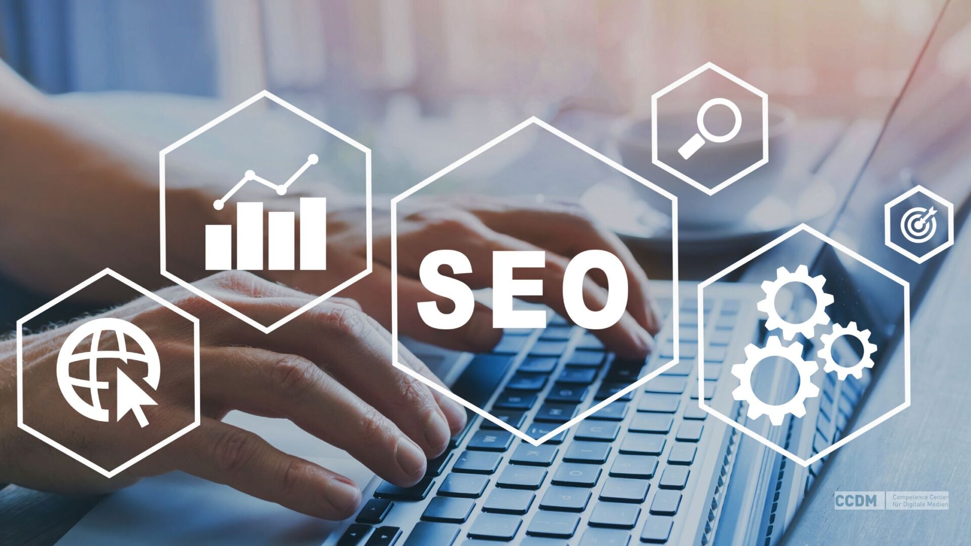 Tastatur mit darüber gelegten Icons SEO und KI